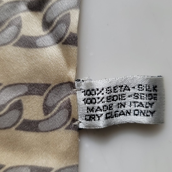 AUTHENTIC GOLD CHANEL VINTAGE SILK SCARF - Picture 4 of 8